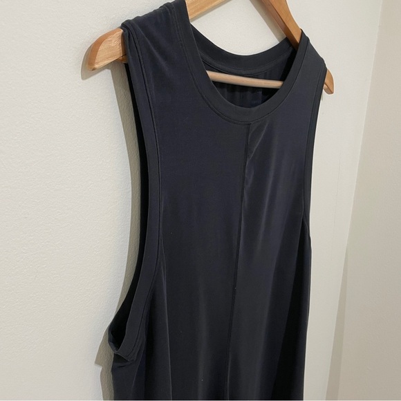 Nike Women's Black Yoga Tee, Size Medium - Picture 3 of 6